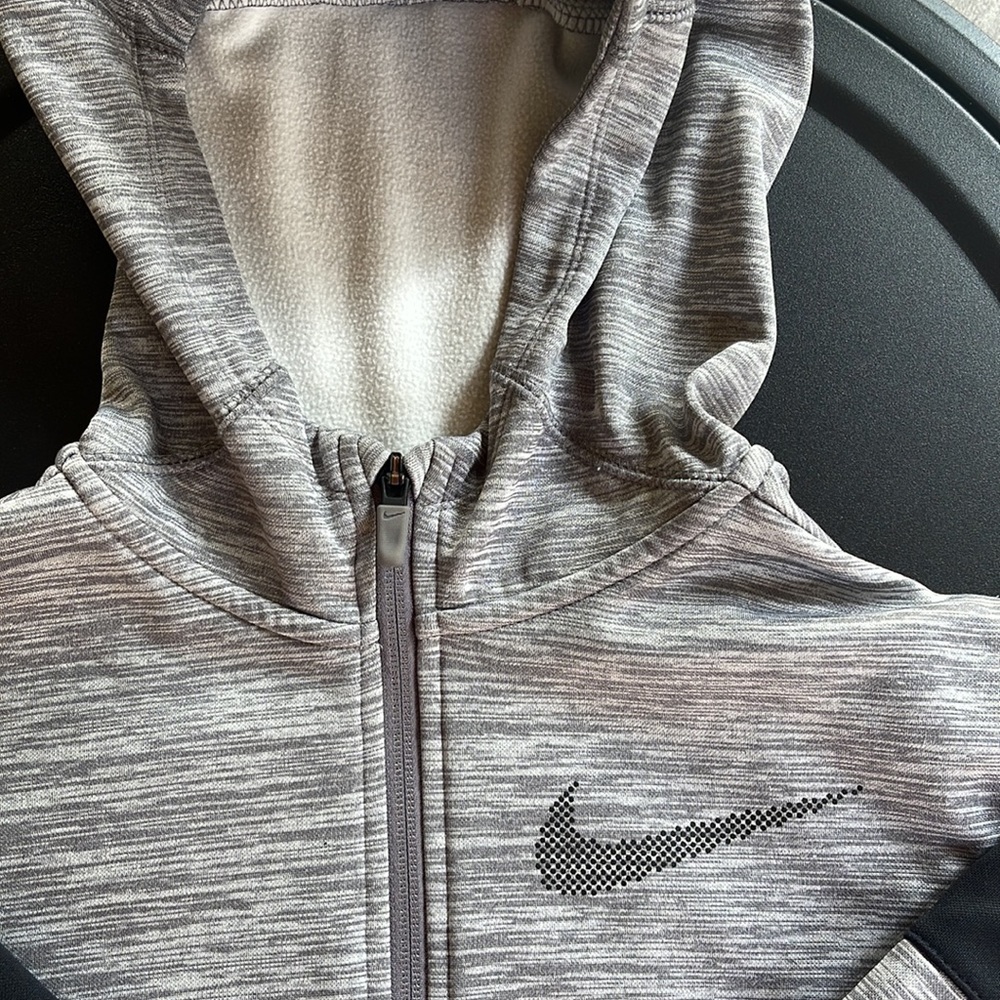 Cute Comfy Grey NIKE DRI-FIT Heather Gray Zip Up Hoodie Jacket